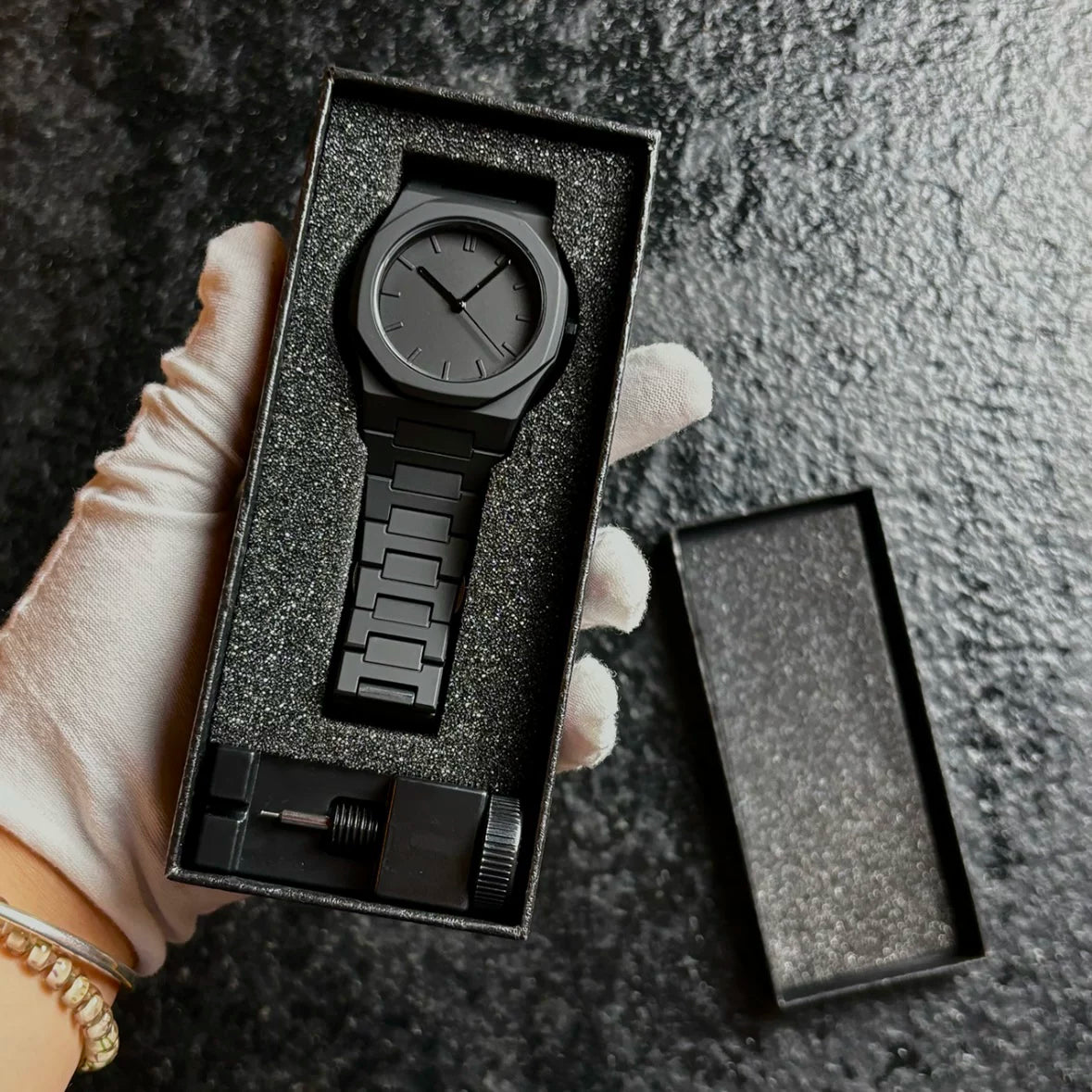 Versatile Men’s Quartz Watch