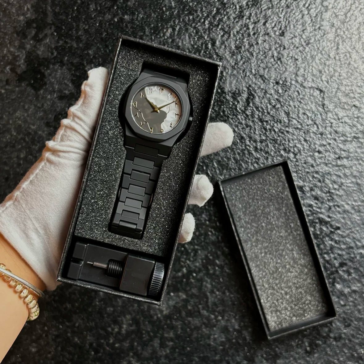 Versatile Men’s Quartz Watch