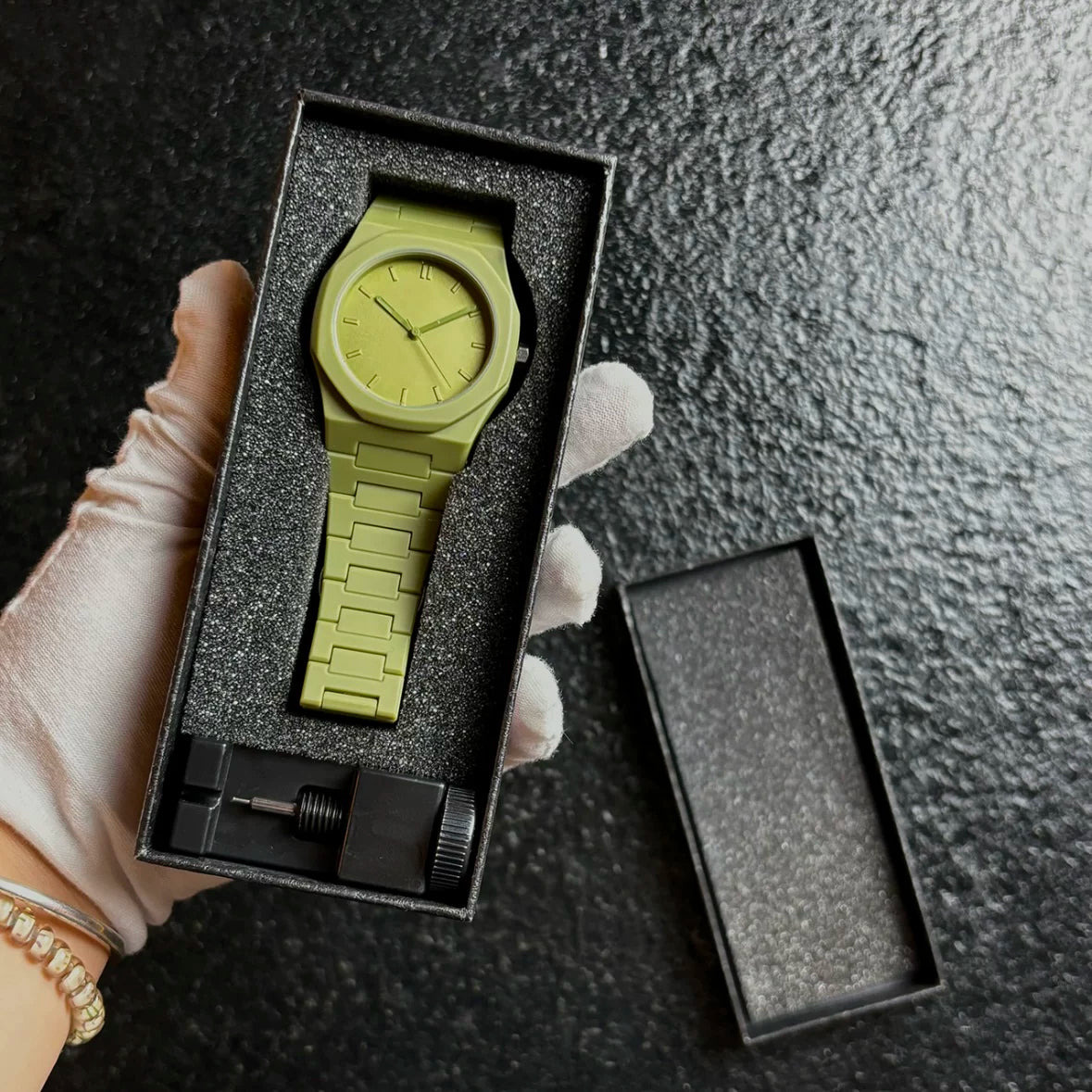 Versatile Men’s Quartz Watch